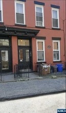 Building Photo - 107 4th St