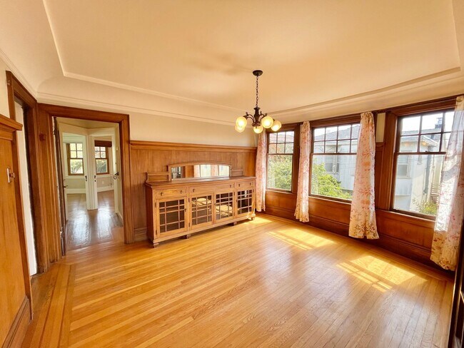 Foto del edificio - Westwood Park - Stunning 3BR+ / 2 BA Home w/Fabulous Back Yard! - PROGRESSIVE