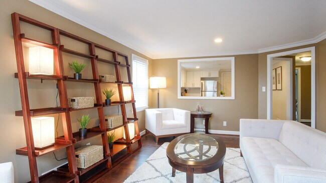 Foto del edificio - 387 Quaker Ln S