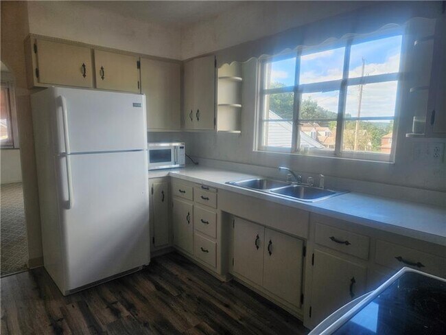 Foto del edificio - 2448 Mill St