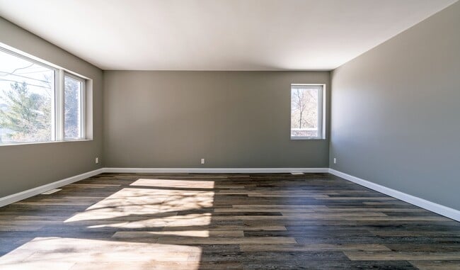 Building Photo - 480 Edgehill Dr