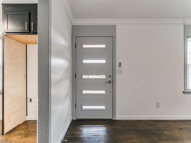 Building Photo - 1338 South Dr