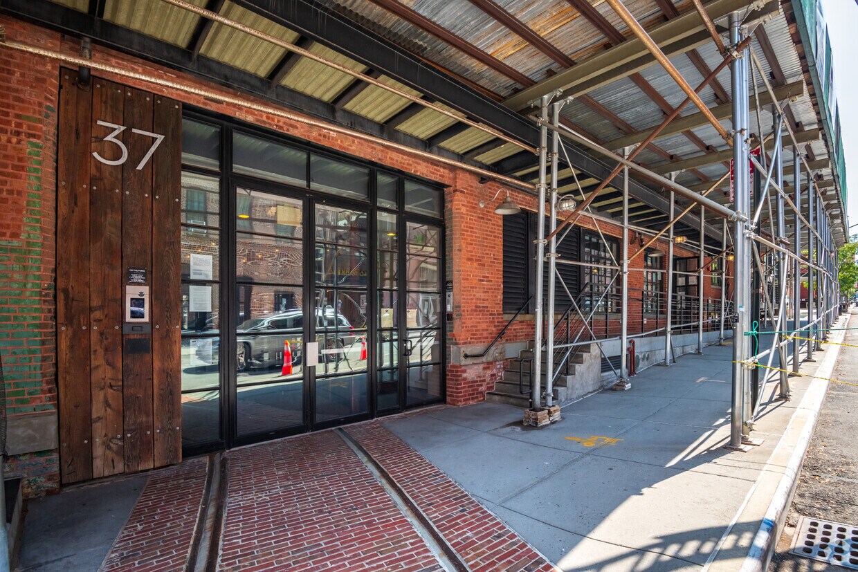 Entrada - Kirkman Lofts