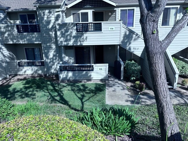 Building Photo - $1900.00-Remodeled 2 Bed 2 Bath, Condo in Glen Cove,(Vallejo) - Downstairs Unit