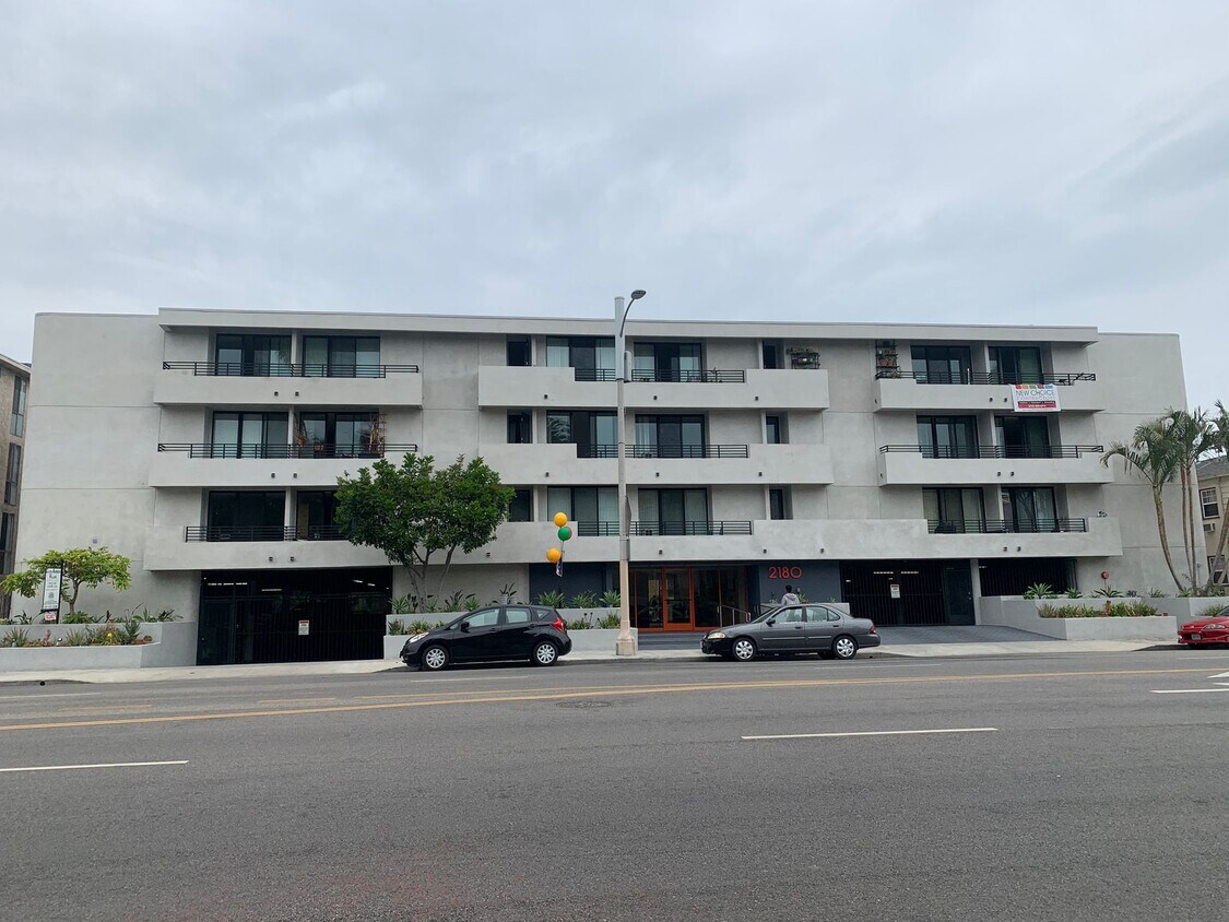 Glen Arbor Villas Apartments in Los Angeles, CA