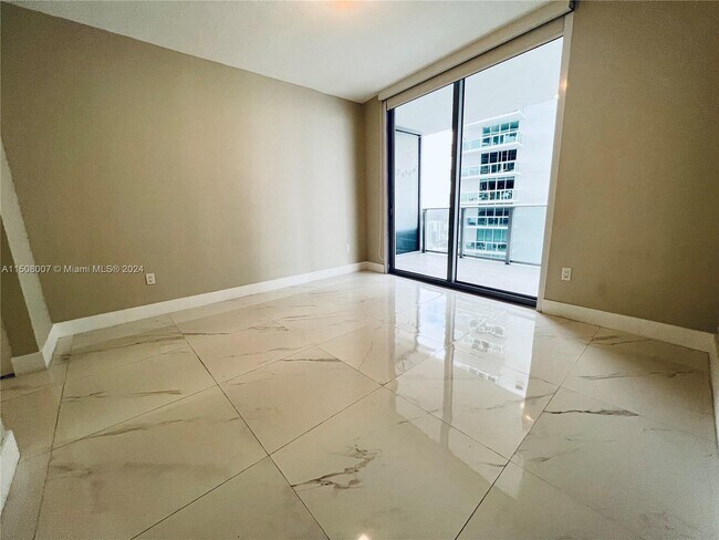 Foto del edificio - 488 NE 18th St