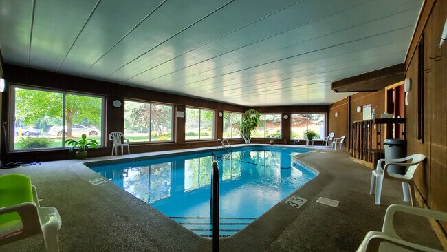 Foto del edificio - 175 County Rd B2 E