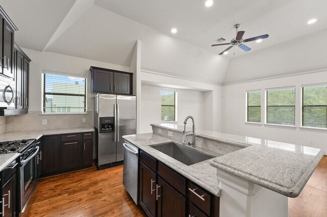 Building Photo - Awesome Two Story town home located in the heart of the city!