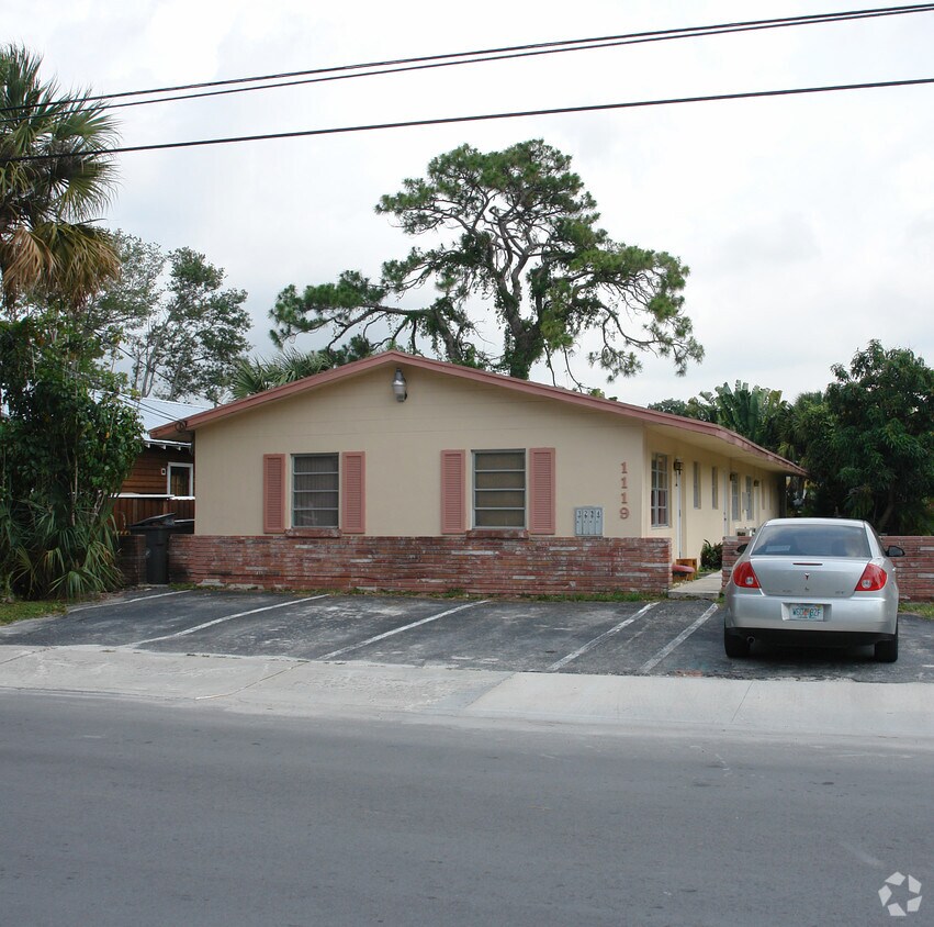 Primary Photo - 1119 W Las Olas Blvd