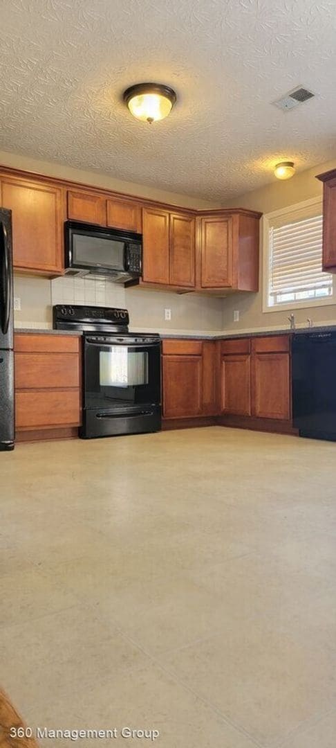 Building Photo - WOW! 3 bedroom/2 bath with garage.