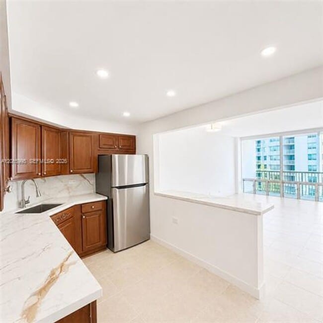 Building Photo - 1408 Brickell Bay Dr