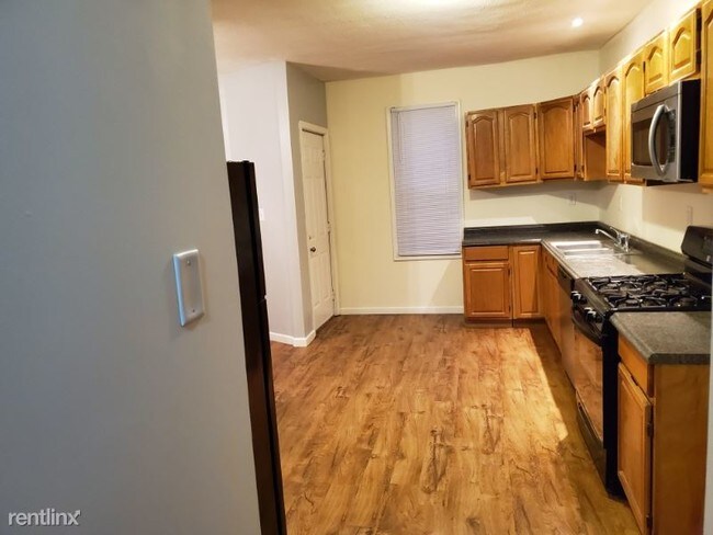 Building Photo - 2 br, 1 bath Apartment - 104 Dudley St