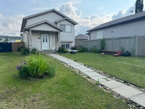 Building Photo - 18 Pinnacle Grove