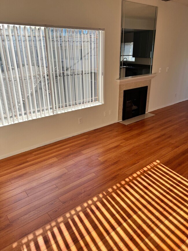 Foto del edificio - 7039 Kittyhawk Ave