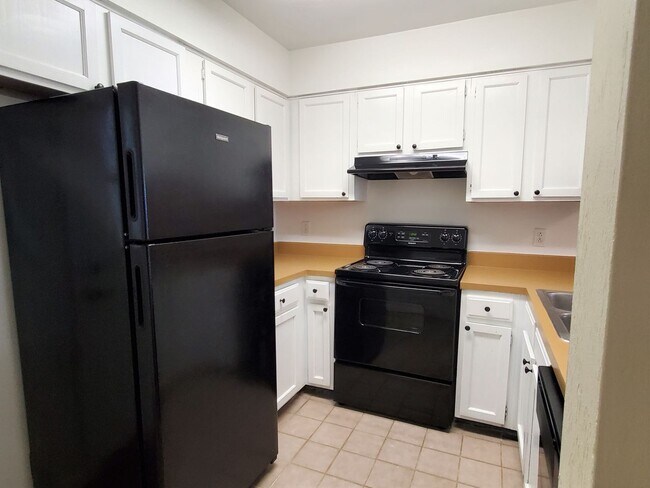 Foto del edificio - FOR RENT 2 bedroom 1.5 bath townhome