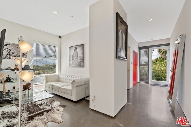 Foto del edificio - 611 N Bronson Ave