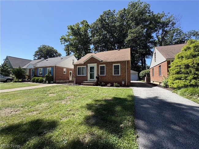 Building Photo - 602 Huntmere Dr