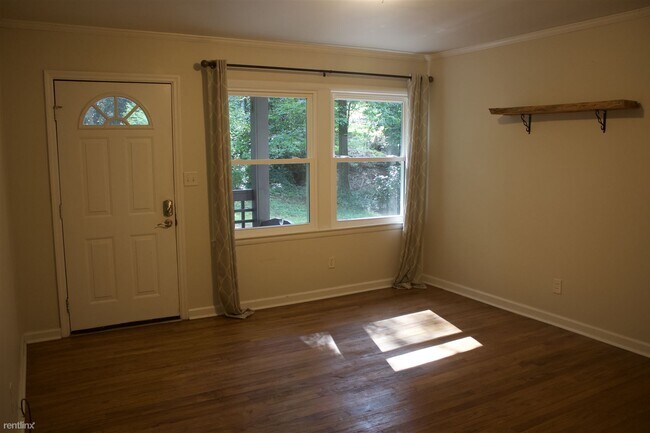 Building Photo - 4 br, 2 bath Duplex - 361 College Circle U...