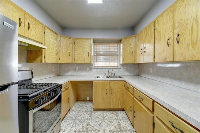 Foto del edificio - 6402 Santos St