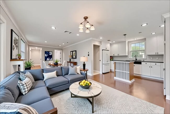 Building Photo - 711 Broadway Ave