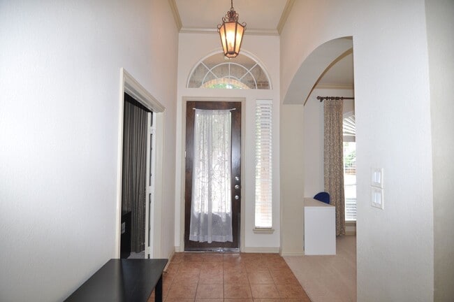 Building Photo - COMING SOON! Stunning 4-2-2 in Ft. Worth –...