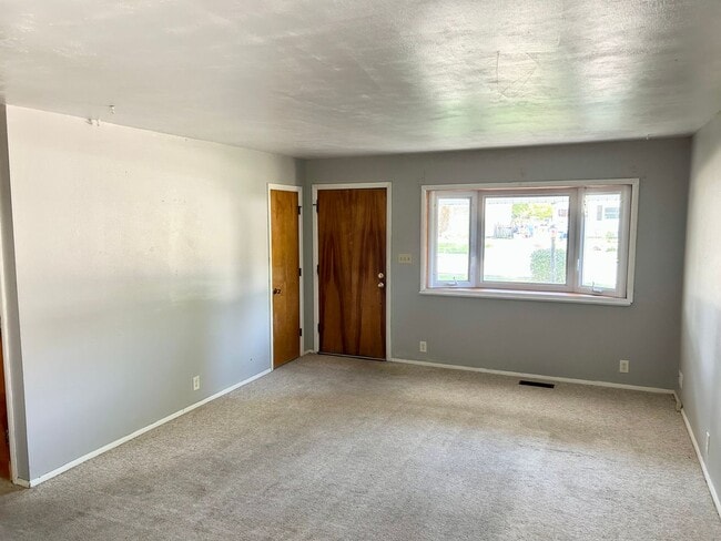 Building Photo - 3-Bed/1-Bath House in Bluffton!