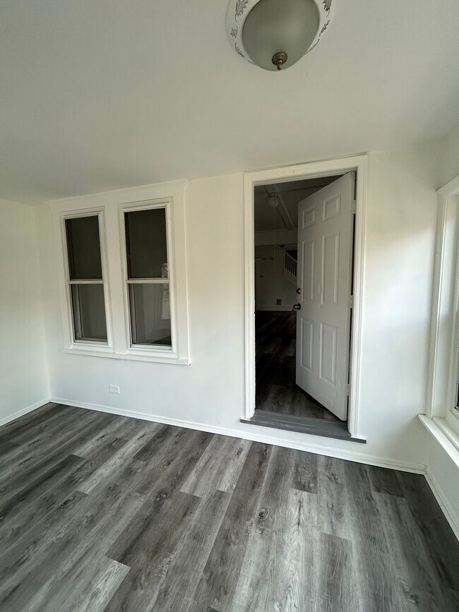 Foto del edificio - 235 Park Ln
