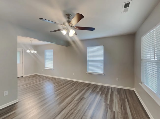Building Photo - 1304 Crandon Dr