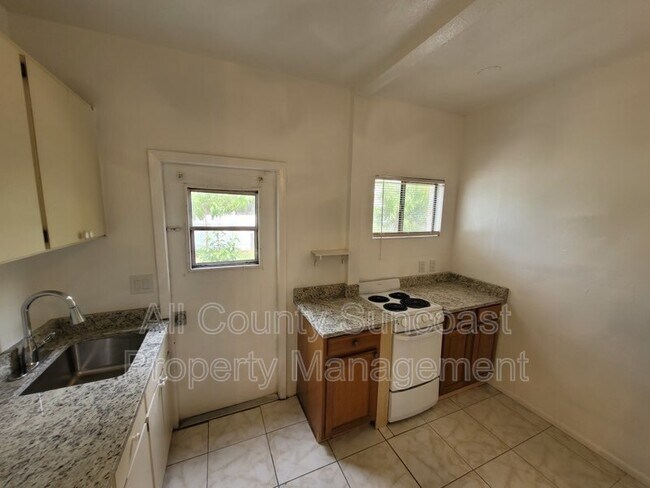 Building Photo - 4527 44th Ave N
