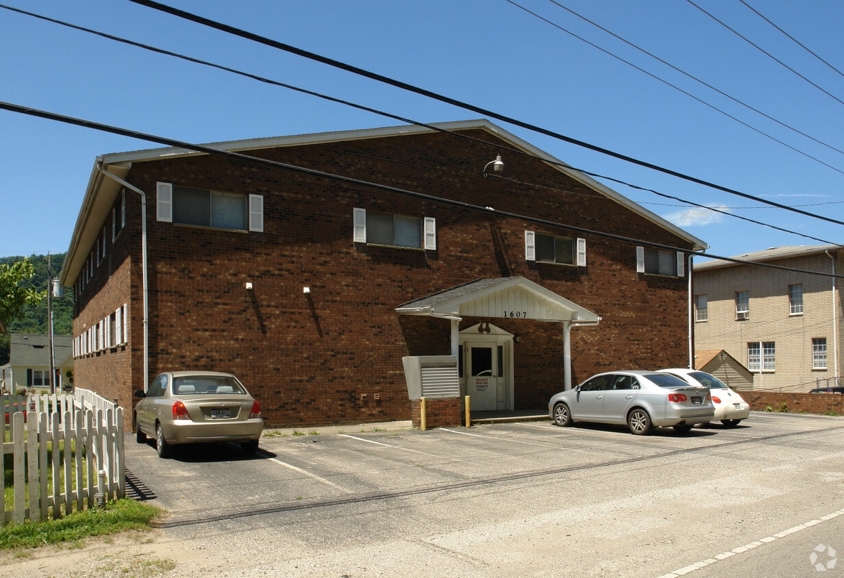 Building Photo - Patriot East (FKA River East)