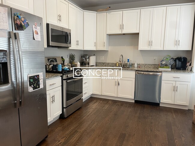 Foto del edificio - 2044 Beacon St