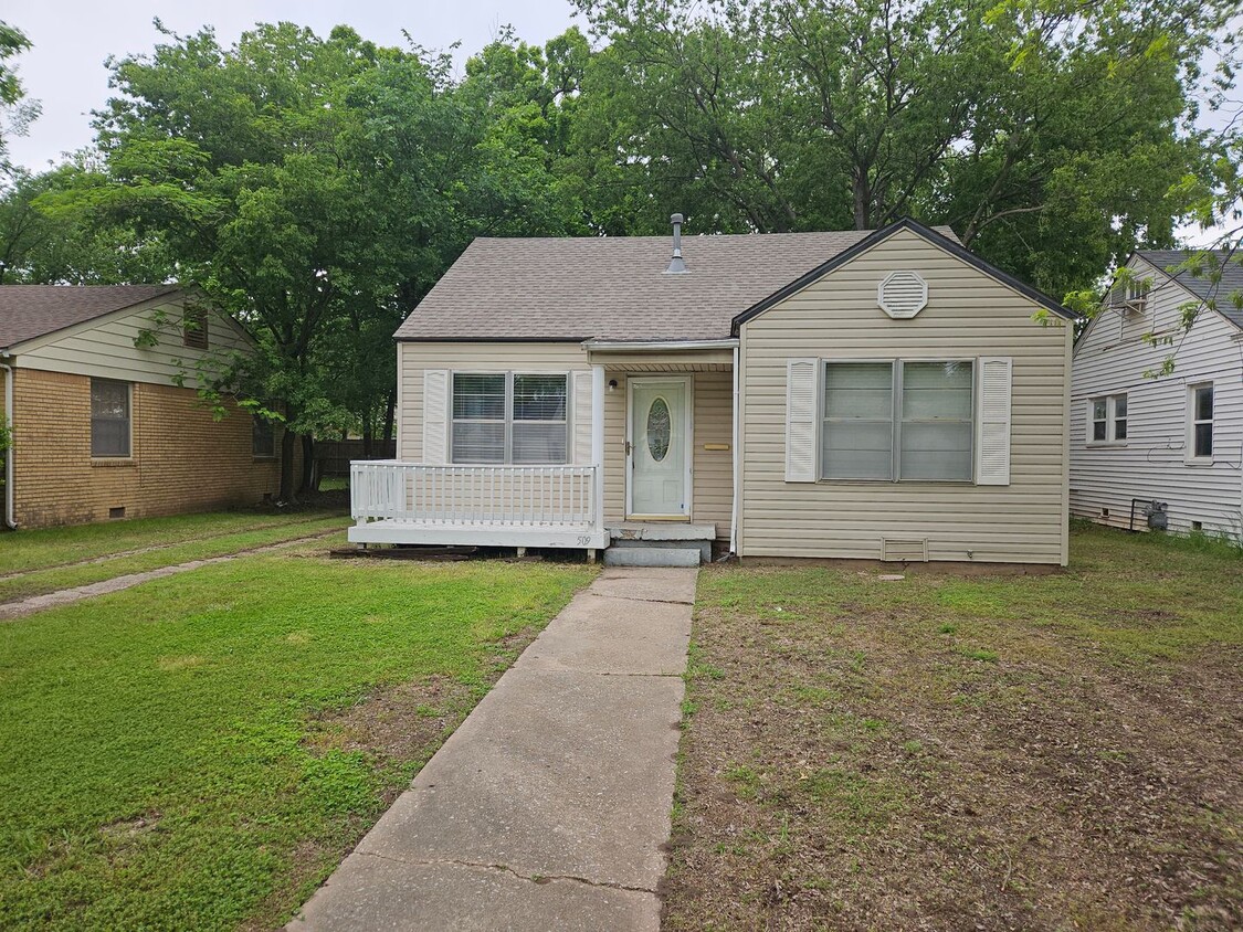 Foto principal - (2) Bed/(1) Bath Avail NOW! Hardwood Floors!