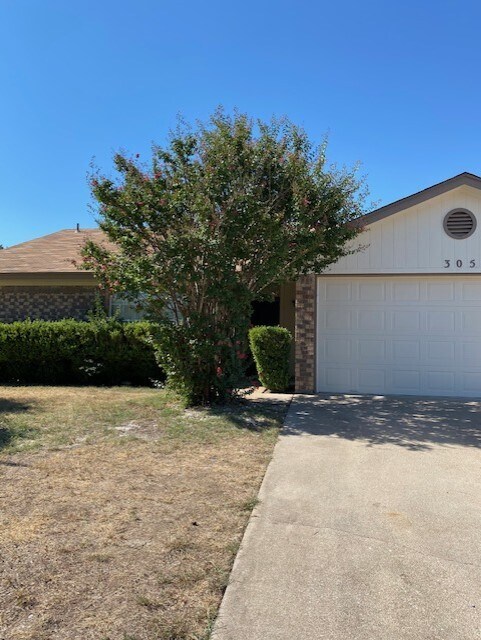 Foto principal - 305 Bronc Dr
