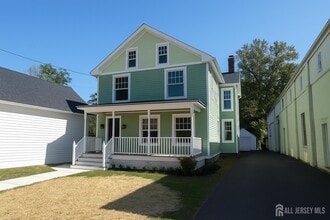 Building Photo - 15 N Main St