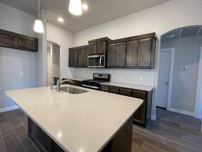 Foto del edificio - 15505 Potomac Dr