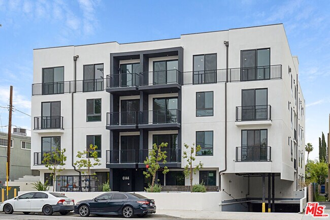 Foto del edificio - 6144 Whitsett Ave