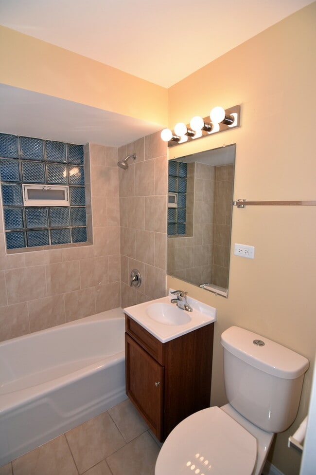 Building Photo - 2710 Reuter Ave