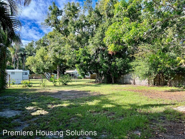 Building Photo - 2 br, 1 bath House - 1703 6th St W