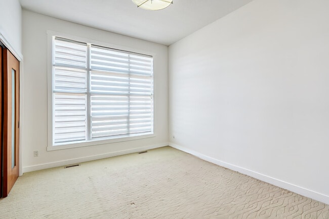 Building Photo - 1530 Bayside Ave SW