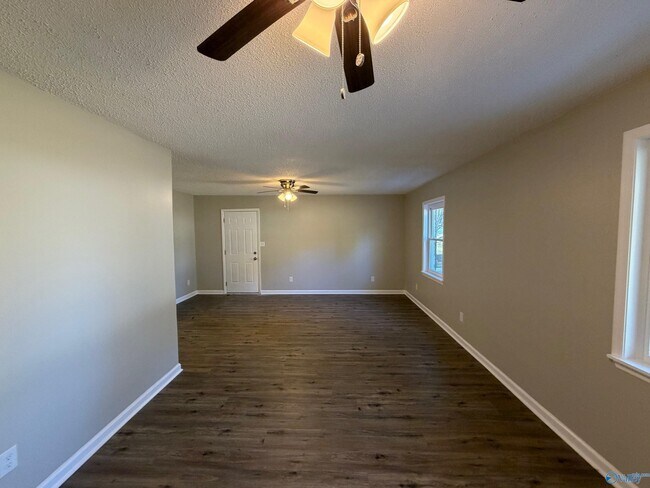 Foto del edificio - 117 Lucille Dr SW