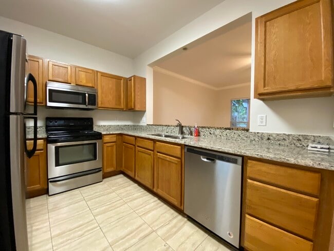 Building Photo - 417 Twin Lakes Ln