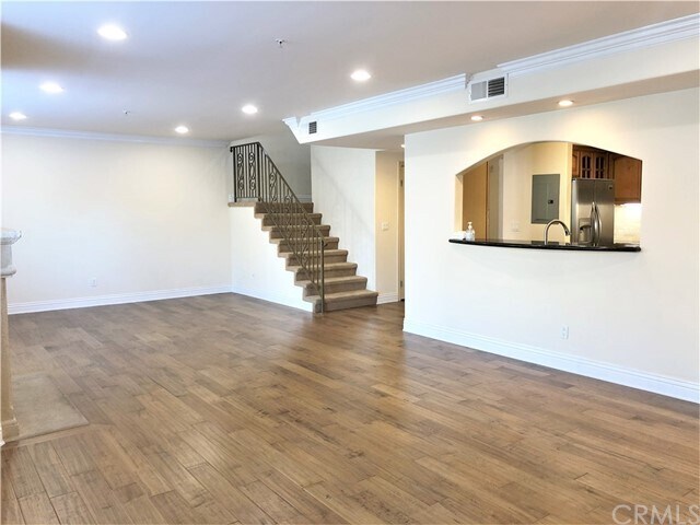 Building Photo - 11540 Moorpark St