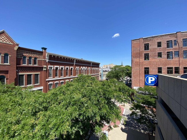 Building Photo - 83 Hanover St