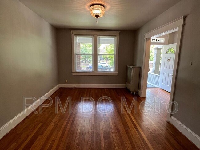Foto del edificio - 4507 Illinois Ave NW