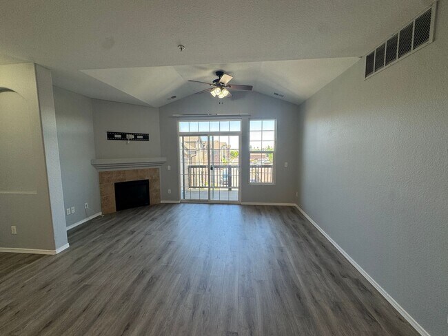 Building Photo - Move-In Ready Top-Floor Condo with New Flooring & Fresh Paint