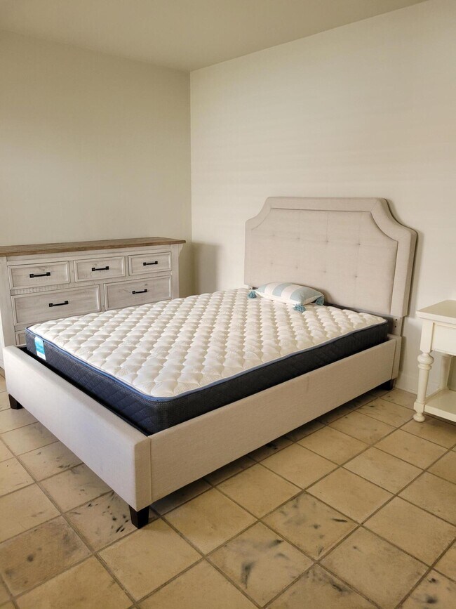 Foto del edificio - 361 S County Rd