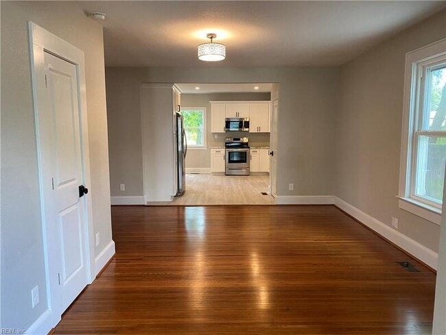 Building Photo - 316 Roselynn Ln