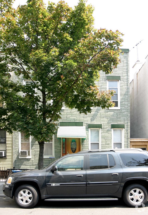 Primary Photo - 1880 Gates Ave