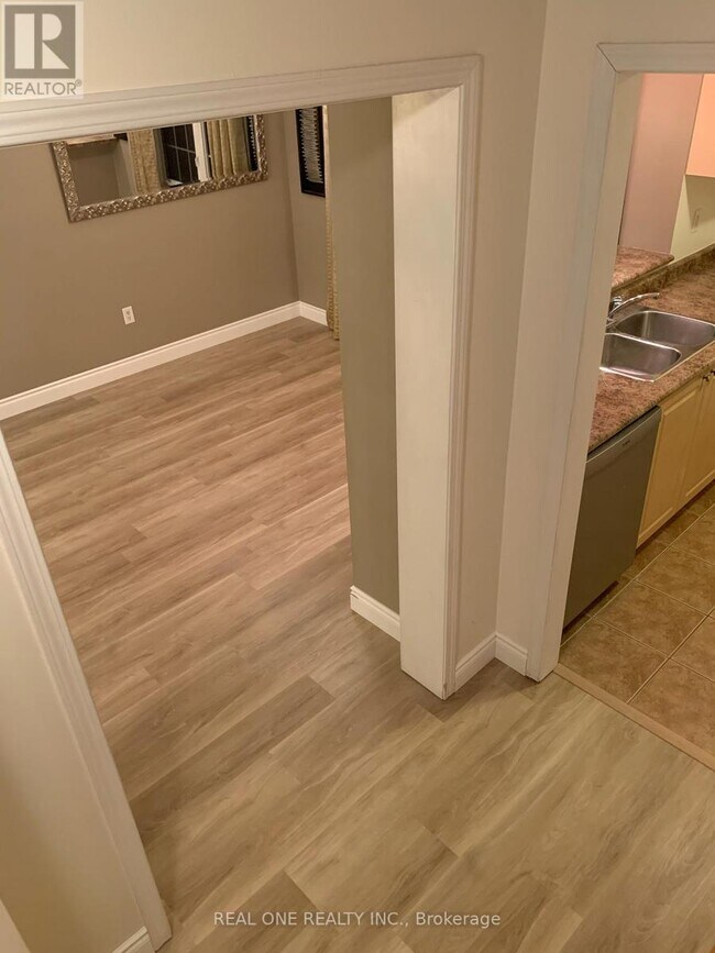 Building Photo - 3036 Dewridge Ave