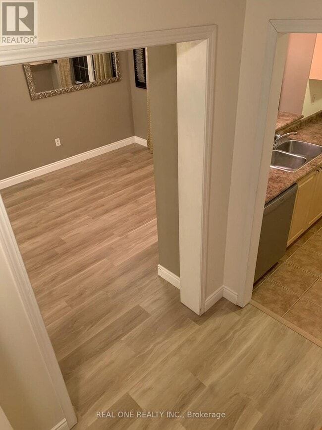 Photo du bâtiment - 3036 Dewridge Ave